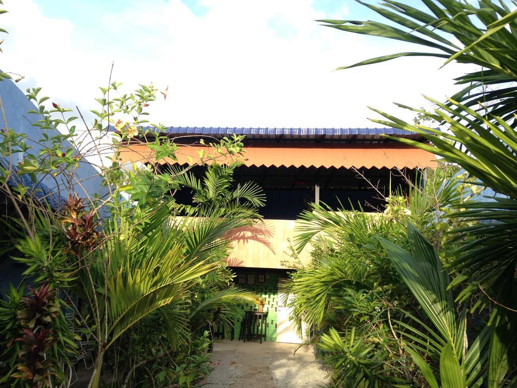 The Box Chalet Langkawi Buitenkant foto